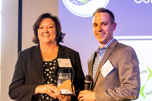 Bonnie-Trowbridge-of-Lightning-Hybrids-accepts-the-Breakout-Cleantech-Company-Award-from-Tom-Teynor,-Vice-Chair-for-Colorado-Cleantech-Industries-Association.jpg