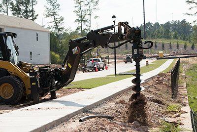 Caterpillar’s Smart backhoe is designed for Cat D3 Series skid steer loaders and compact track loaders. The versatile attachment lets small machines handle jobs such as utility trenching and digging footings. Its auxiliary hydraulic system pairs with hydromechanical work tools, including hammers, augers and vibratory compactors.