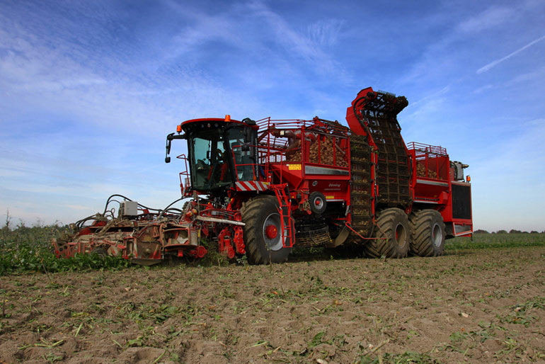 Sugar beet harvesters from Homer Maschinenbau require precise data collection, provided by Rheintacho speed sensors.