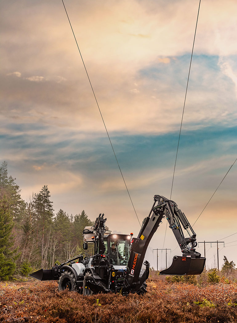 The Huddig 1370T hybrid backhoe loader can run on electricity, diesel, or a combination of the two. Image courtesy of Huddig