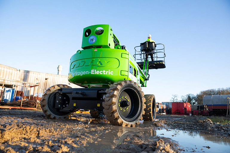 Niftylift's sp50 h2e hydrogen-electric aerial lift is designed for zero-emission operation using hydrogen fuel.